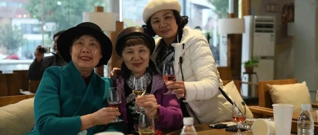 绽放她力量，美酒韵书华